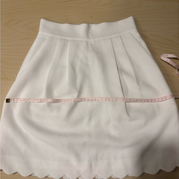 Club Monaco White Scalloped Hem Mini Skirt | Size 00 - Picture 8 of 9